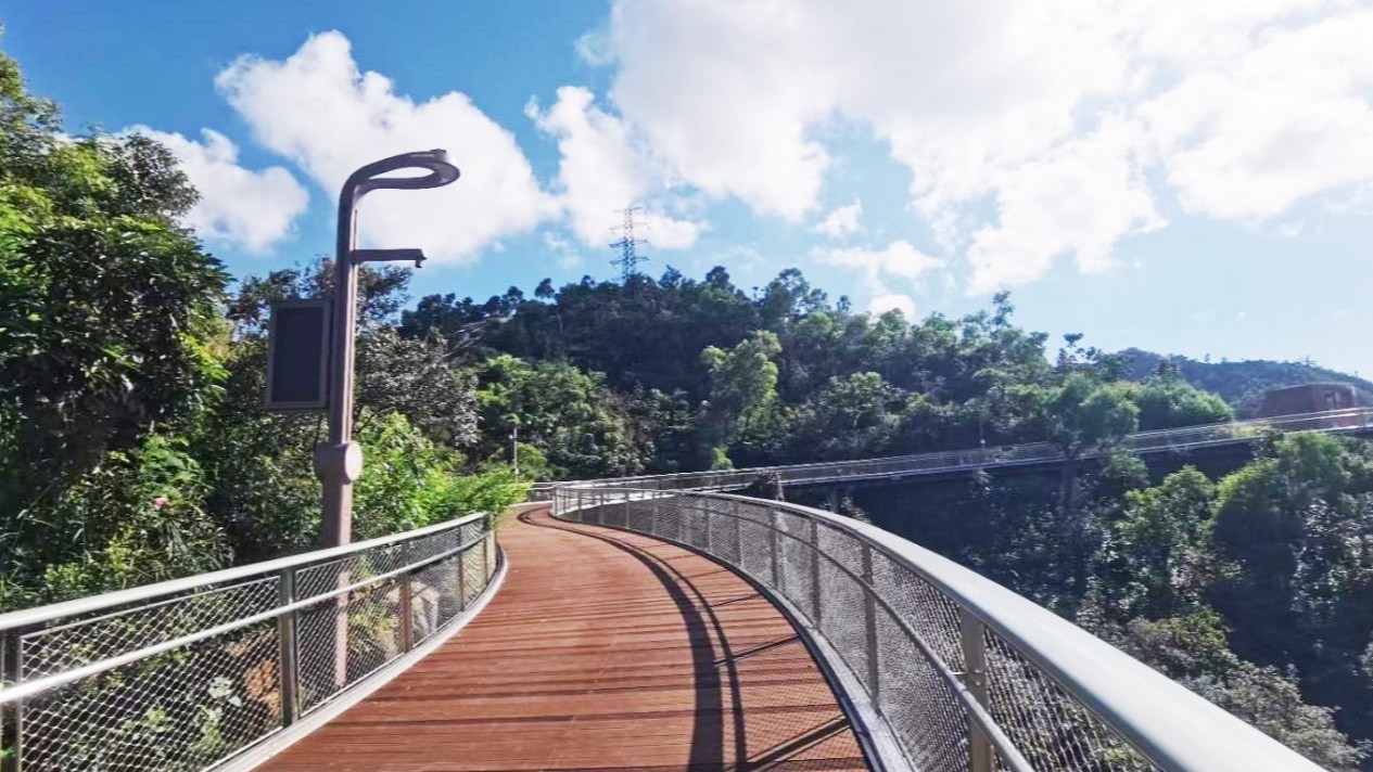 菲尼特智慧路燈智服全國首條智能健康步道-珠海景山道